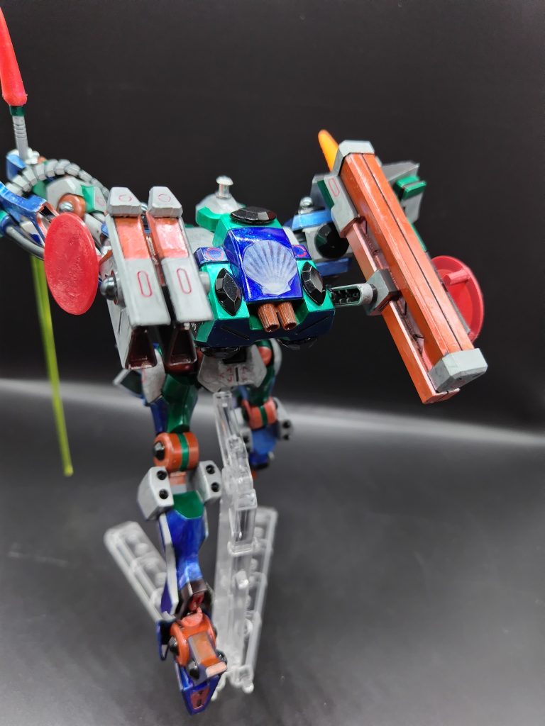 ミサイルランチャーとビームキャノンのバッグショット。アンテナも追加してます。