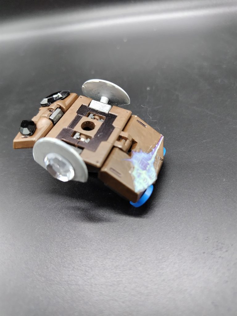 WAISTの装飾、アンテナ、スラスターの追加状態です。