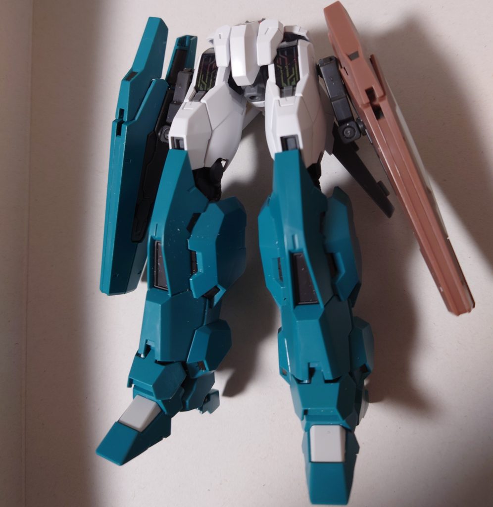 大腿部はキャリバーン、膝とその下をウルで接続しました。