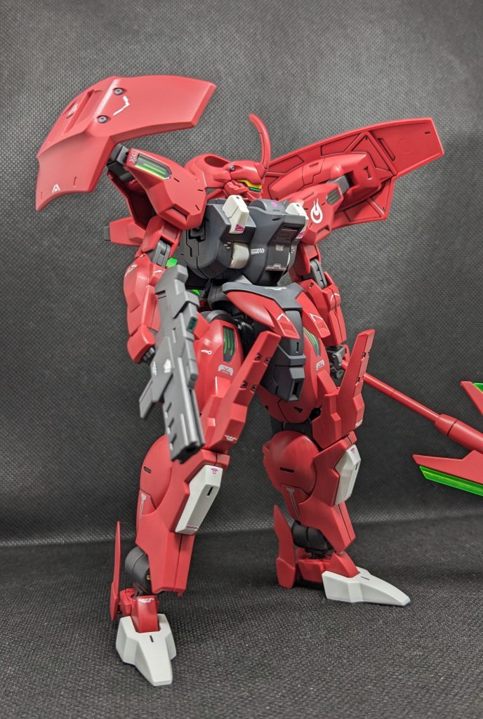 使用塗料は水性ホビーカラーです。赤　水星の魔女カラーダリルバルデレッド　白　グランプリホワイト　胴体　水星の魔女カラーエアリアルグレー　関節色　軍艦色と黒鉄色の調色その他はエナメル系塗料です。