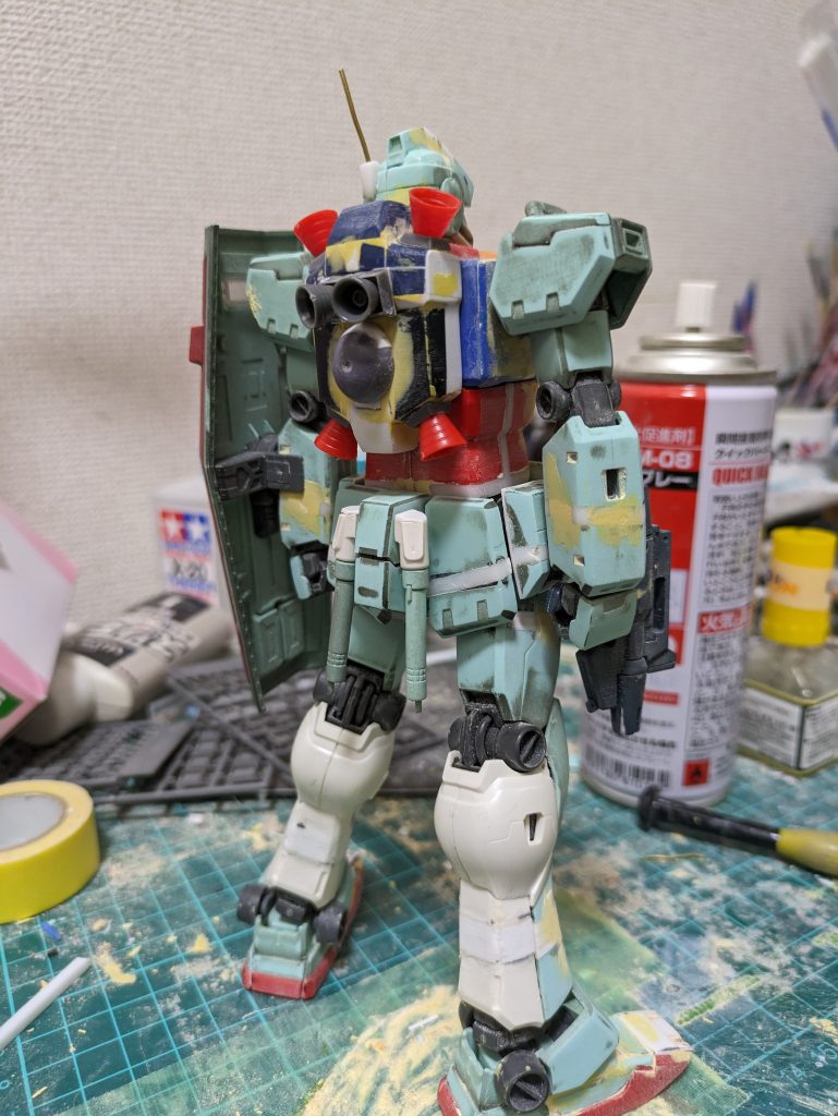 バックパックはジャンクパーツの組合せ。デカすぎる足首も左右で幅詰め、つま先を延長しております。