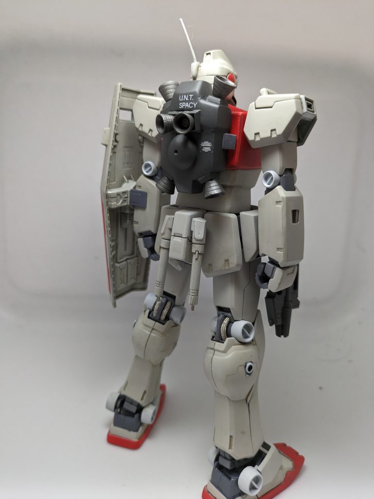 バックパックはジャンクパーツを加工して、それらしく造ってみました。脚は流石に短いと思いましたので太腿、脛を延長、こちらもver.kaのパーツを一部加工しております。