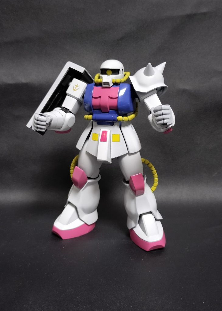 書くことがなくなってきたので謎のポーズです。今回白の塗装中にエアブラシが詰まって大変でしたー塗装中もこまめに洗浄するように注意します!あとパイプは黒でスミ入れしたら寅柄みたいになったので急いで黄色重ね塗りして誤魔化しました。