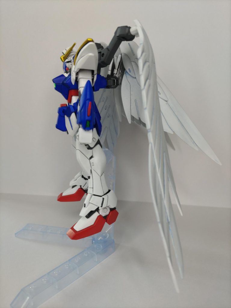 去年の9月、ネタを思い付いてから、まずはキットの捜索。運良く、すぐにネットオークションに同シリーズのトールギスⅢとセットで出品されているのを発見。結果、1400円(+送料)にて落札。本来、中古品ってこんなモンだよなぁ・・・           ちなみに、相方というのはトールギスではありません。