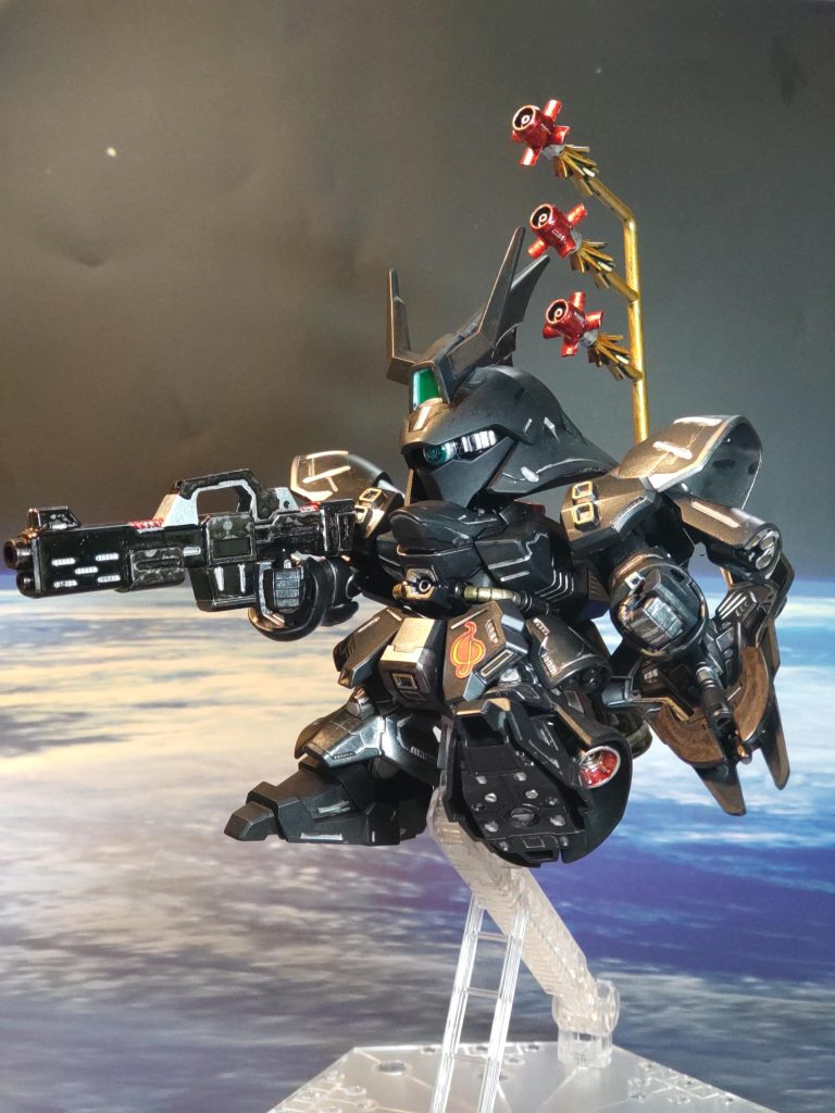 ファンネル射出ファンネルは目立たせる為に、赤く塗り分けました