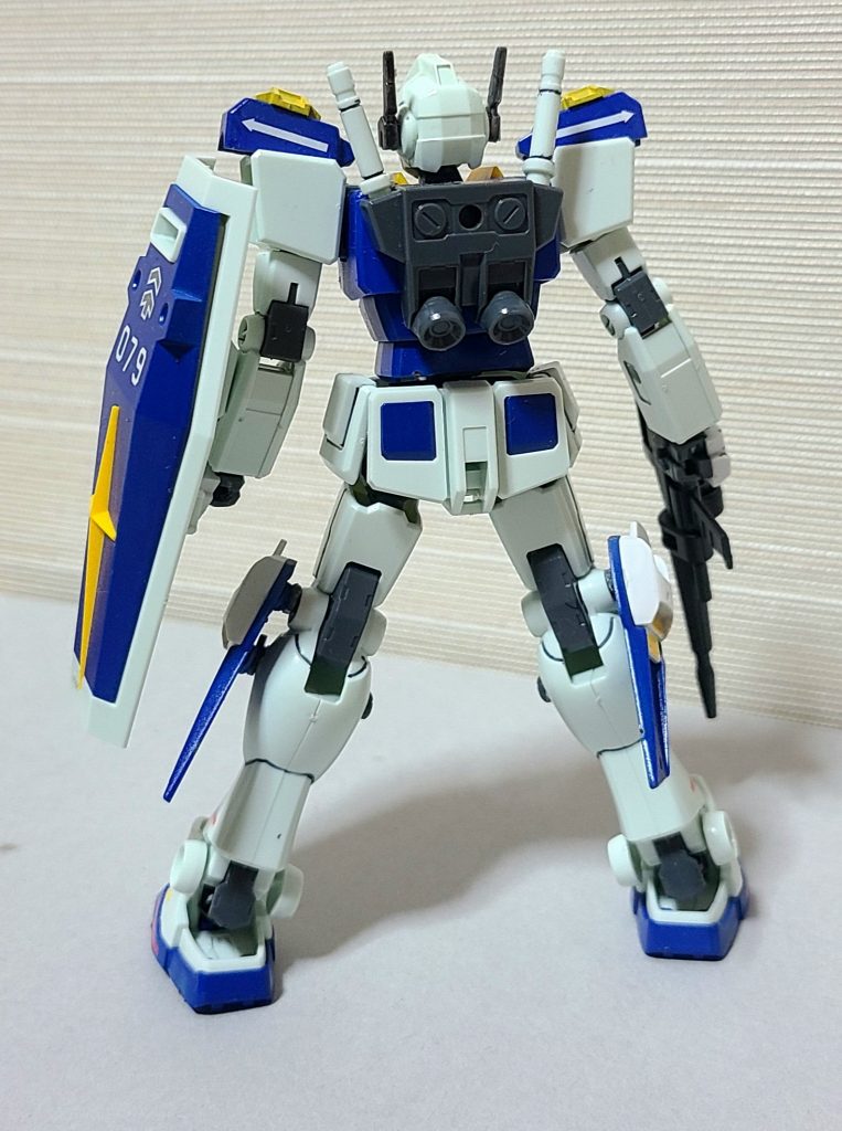 こちらがバックショット。装備している脚部スラスターと肩のパーツはSDCSのシスクードに使用されていたスラスターをバラして使用しています。