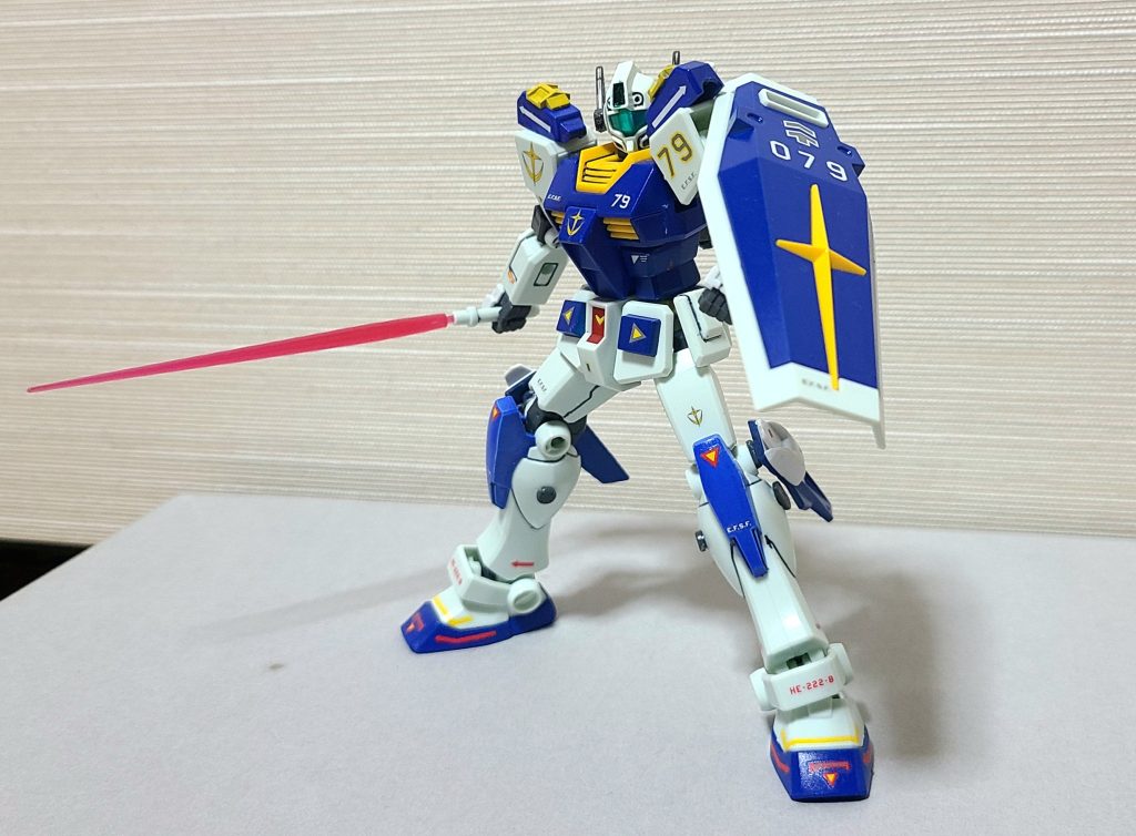 そしてビームサーベルを抜刀。