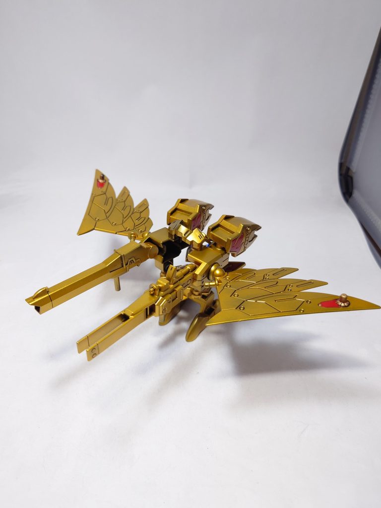 金色の羽衣を合体させると鉄鋼迦楼羅(メタルガルーダ)になります