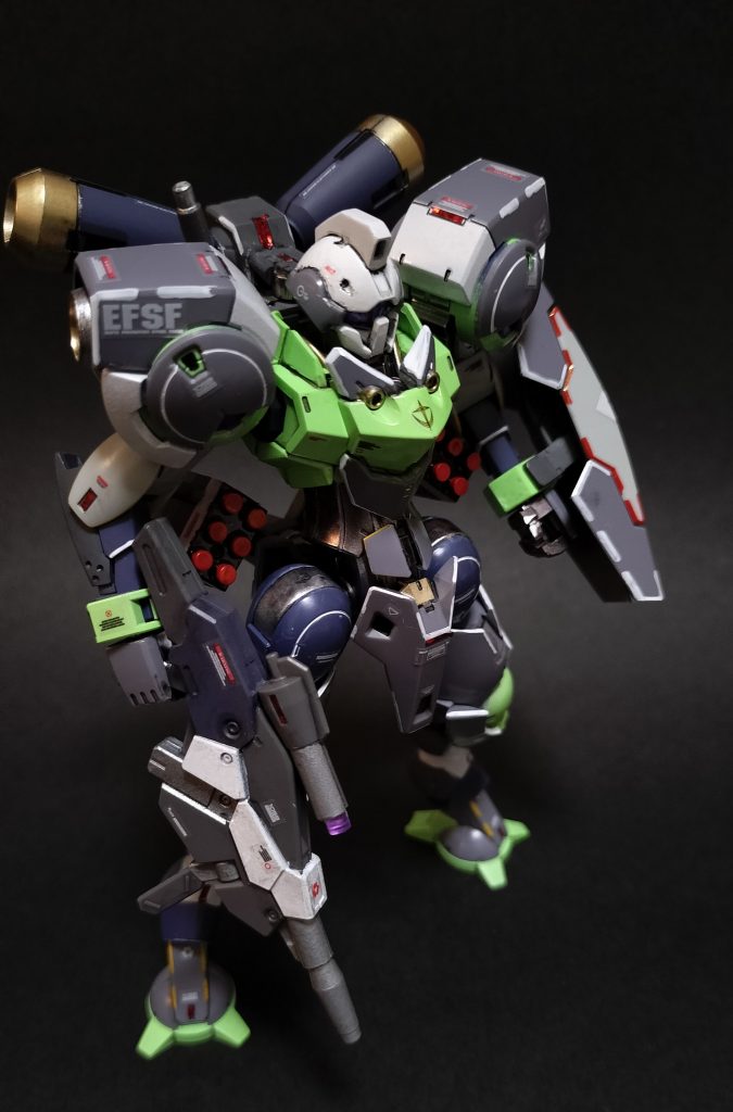 11. …はずだったが、漏れ伝わったこの不合格理由に憤慨したグラスレー社の多くの開発スタッフが「所詮は地球の重力に魂を引かれた奴らなど、協力する価値もない」と大いに幻滅し、第二次ネオジオンに流れていった、というのがもっぱらのウワサだ。