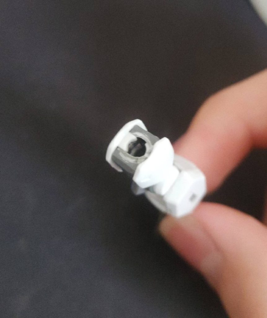 腕長すぎ問題は適当に解決。ディテールを削ぎ落した分丁度いい長さに。