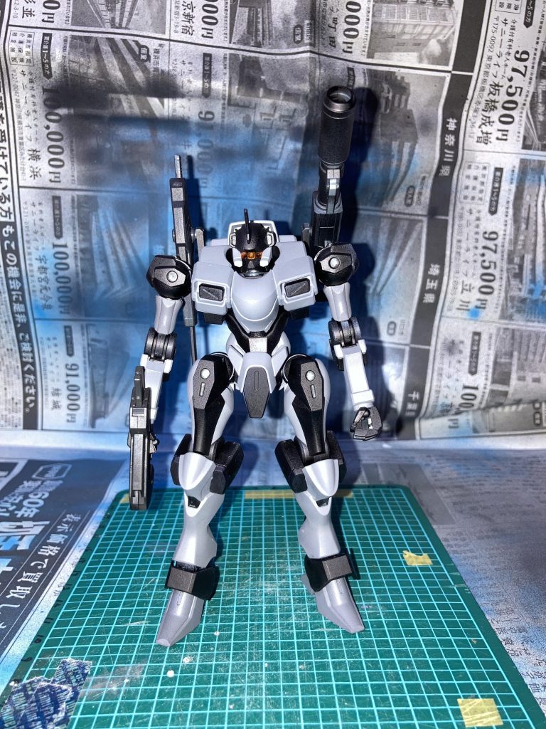 ガンダムマーカーエアブラシで塗装したので、所々に色むらやができてしまっていましたが、筆塗りよりは格段に良くなったと思います。