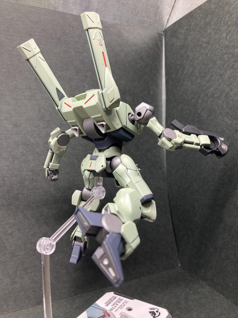 背面からです。デカールは水星の魔女公式の物しか使ってませんが、貼り付ける場所は好みの場所に変更してます。