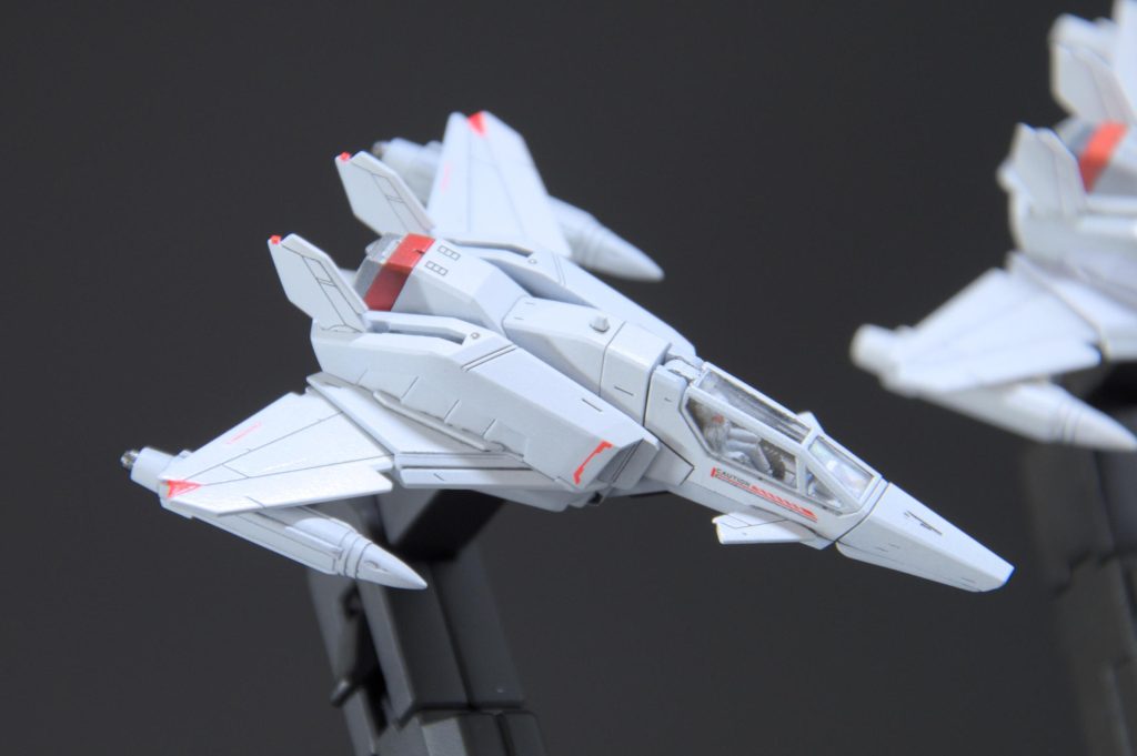 設定ではコアスプレンダーはオミットされてるようですが、パーツは全部そろってるので組み立ては可能。少し色分けやデカールで情報量を上げてみました。