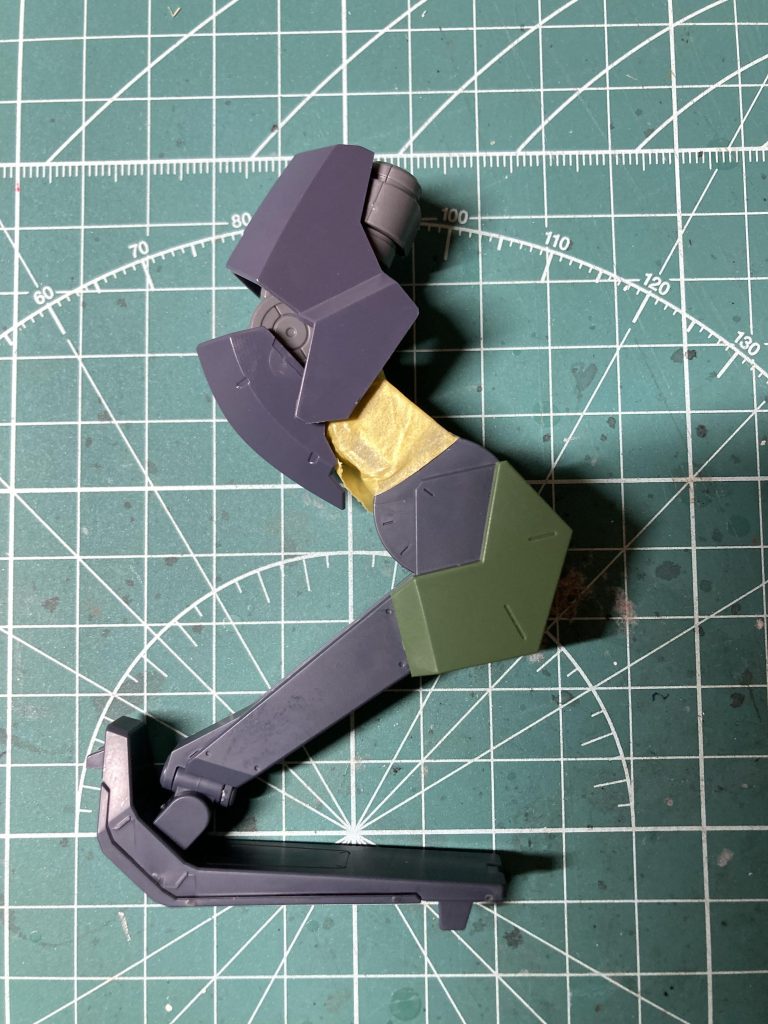 逆脚の制作中 装甲の間隔の調整が難しかったです。