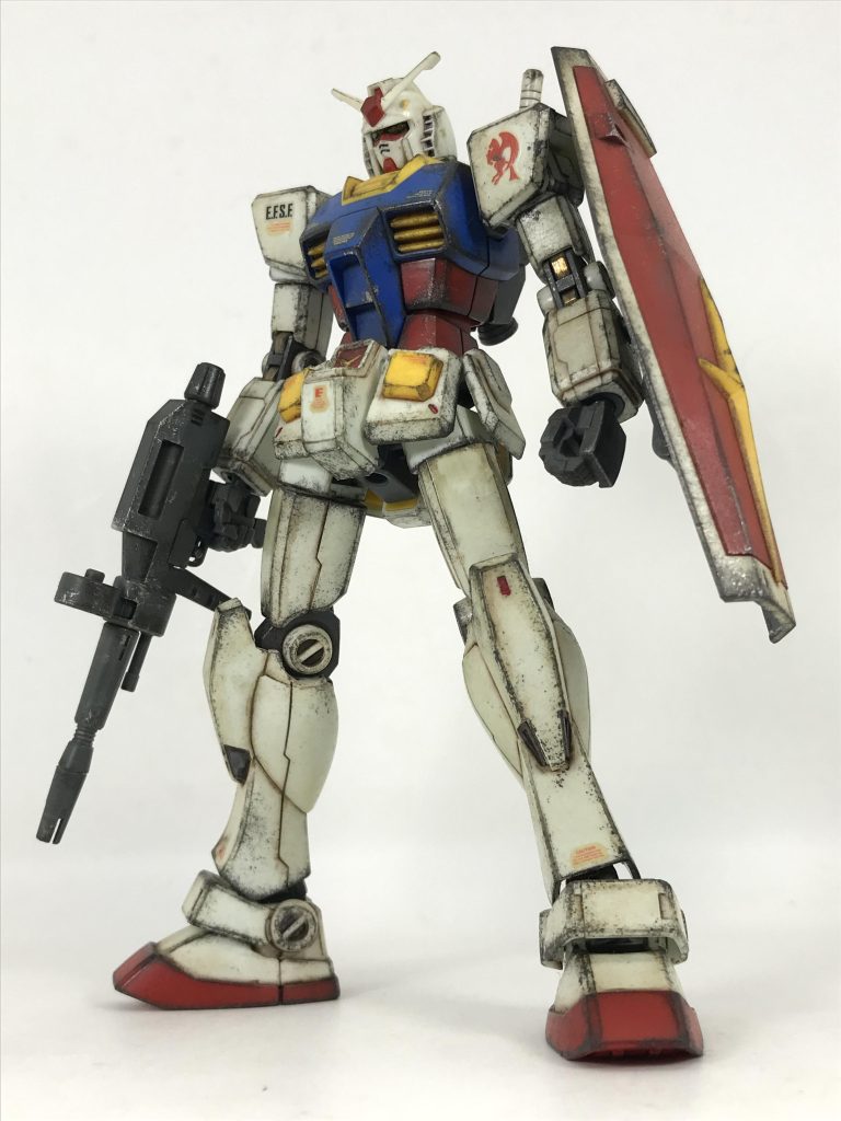 こちらはHG ガンダム(REVIVE版)単品無塗装パチ組→一部デカール貼り→つや消しスプレー→お手軽ウェザリングコチラもいつもの成形色を活かしたワンパターン汚しのガンプラ復帰初期の過去作品