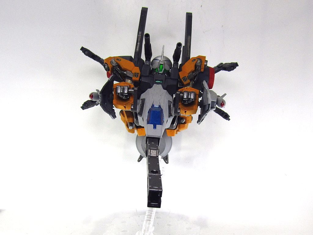 戦闘形態という感じです。後方のビームガン4つがXのように見えないでしょうか?