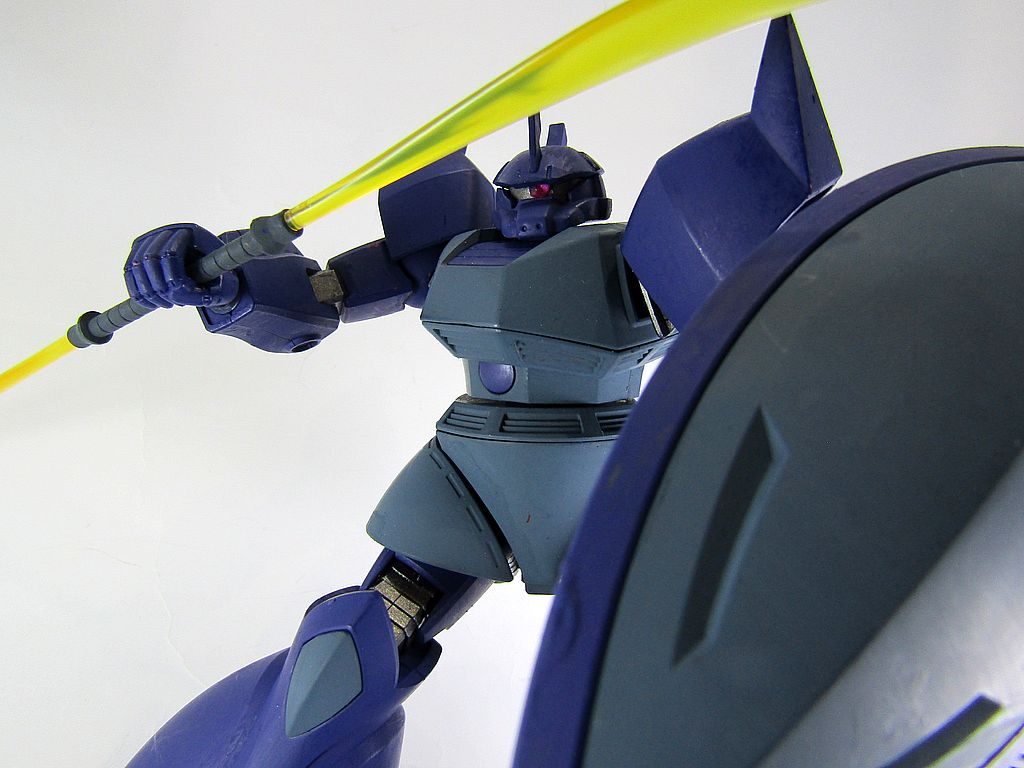 いかがでしたでしょうか？青の機体で作成してみました。シンプルながらも可動などよく考えられていると感心してしまします。なんといっても、腰を回しても外れないので、狂四郎に負けたりしませんね　(;^_^A