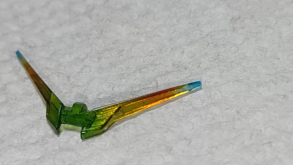 意外と難しかったアンテナの塗装。3回やり直しました( *´艸｀)