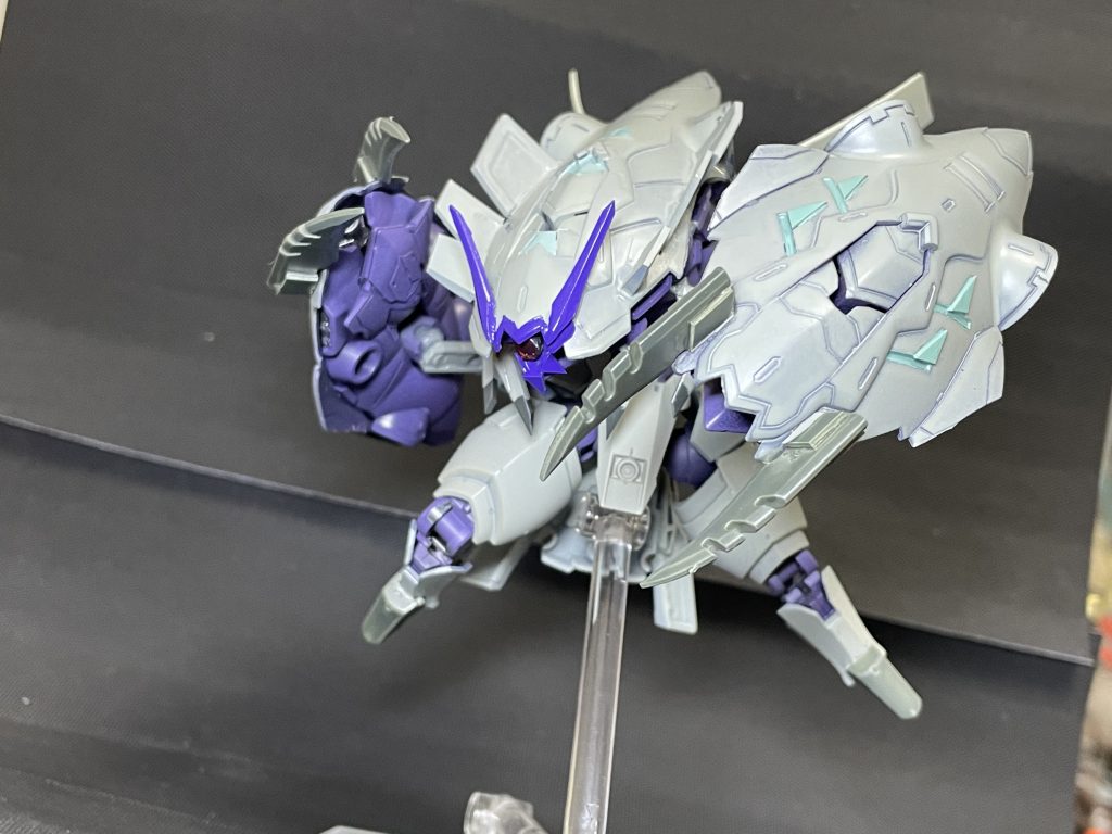 大質量の爪から振り下ろされる一撃は狙った相手を必ず逃さない