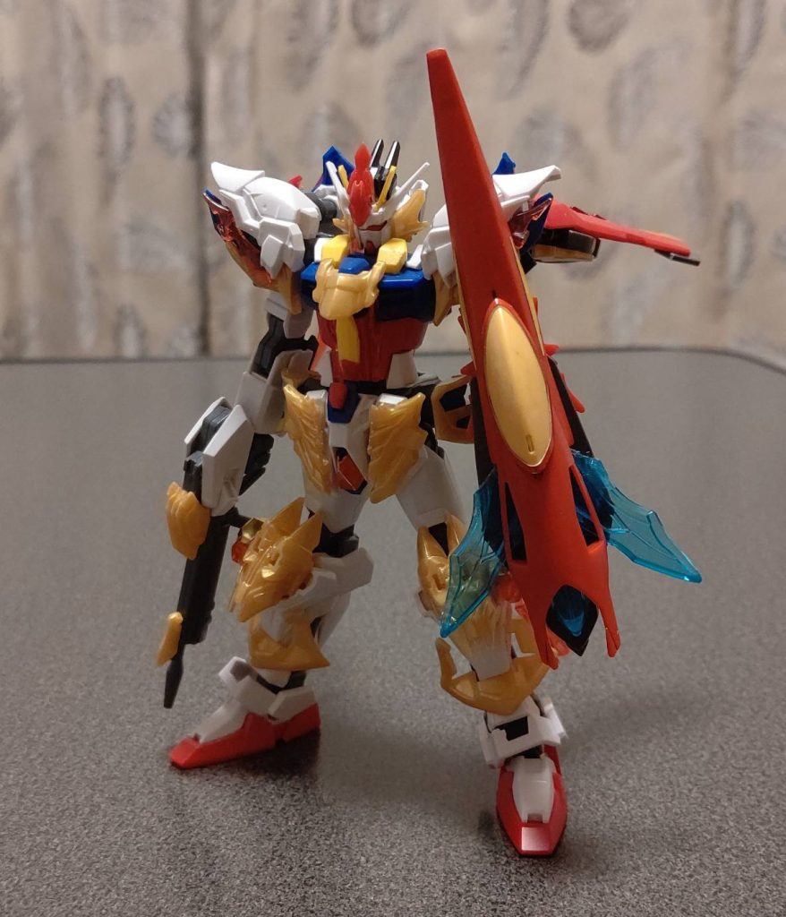 ベースはEGストライクガンダム、パーツは張飛ゴッドガンダムを使用しました。シールドはエクシアシールドをベースにゼータとウイングゼロを足して3で割った感じに仕上げました。