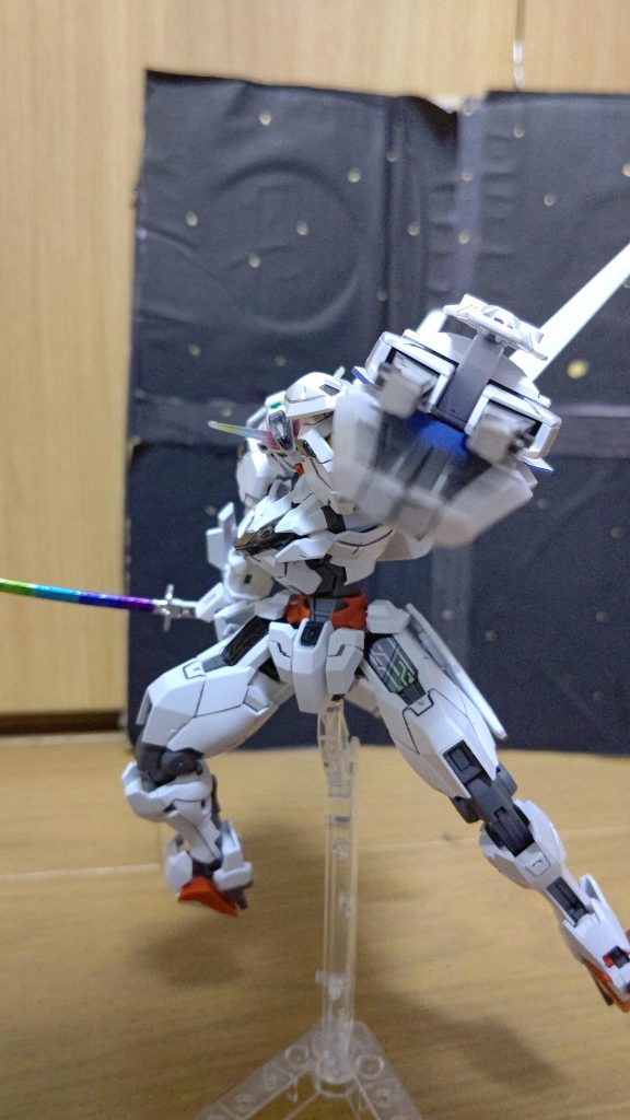 ビームキャノン付きシールドで攻撃する！