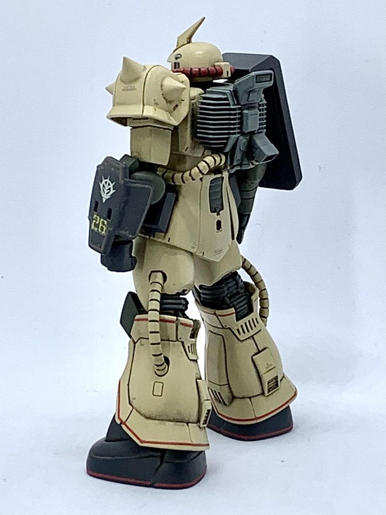 膝が逆足気味になるように、また脇を締めるように一部間接パーツも調整しております。