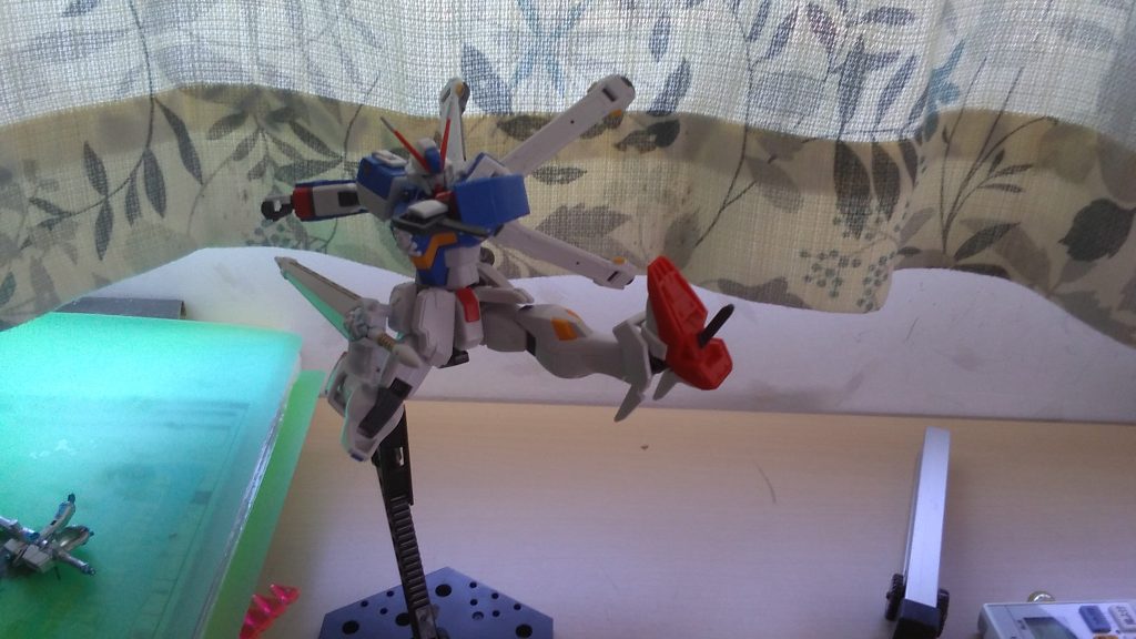 ヒート・ダガーでキック!