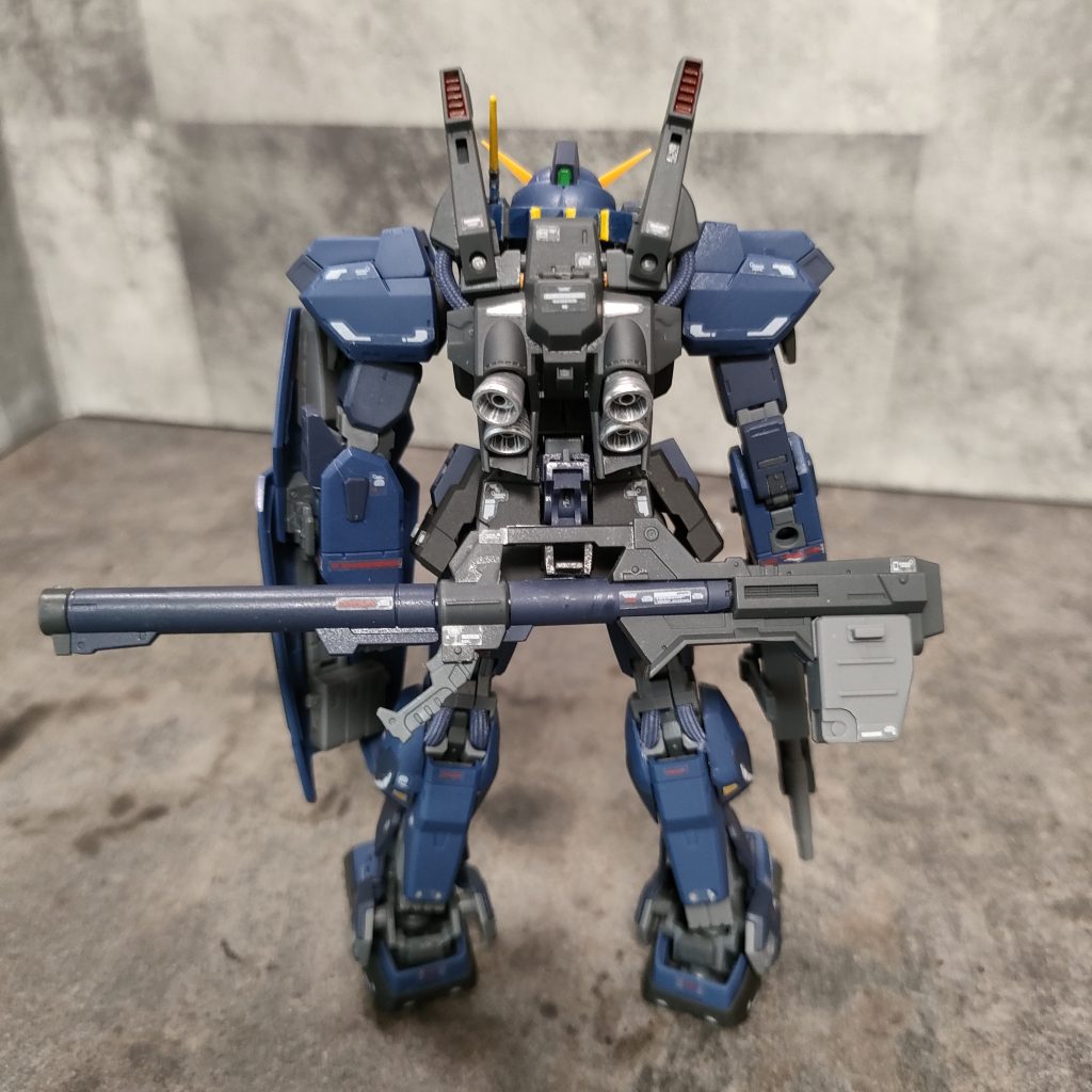 バックショット。腰部の支え、組むの難しくて折れました‥。接着剤で固定。よし。