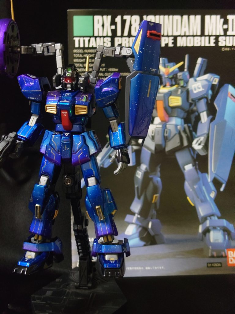 「で、問題はこの派手なカラーリングだが・・・」「派手っ!?何を言ってるんです?宇宙で活動するのにこれ以上の迷彩なんてあります?しかも全身対ビームコーティングですからね!このお陰で最大の敵『キャンディ塗装の色ムラ』も目立たないという二つの意味で迷彩です(笑)」