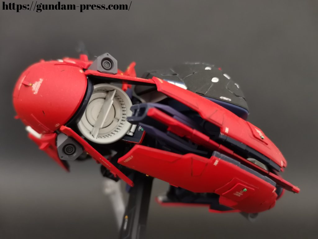 そしてMA形態です。可変機の塗装という事でクリアランスにはかなり配慮したつもりでしたが、実際、組んでみるともっとこうやっておくべきだったなと反省点が多かったです。差替えもヒヤヒヤでした。