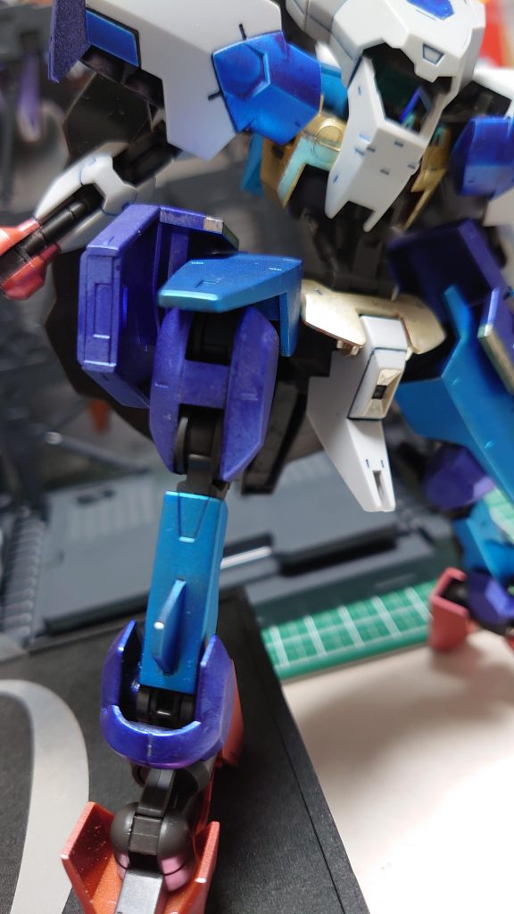 その為、脚部の２ヶ所の間接部は段落ちモールドに、こちらも初めてやってみました。一つ一つ試しながら、のんびり作っていけたらと思ってます。