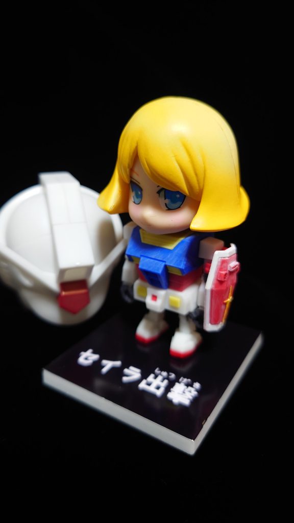 ガンプラくんの装甲、甘く見ていました。ヤスリ掛けしてもしなくてもすぐ白化する…ので、逆手にとりパステルっぽい感じに仕上げてみました。