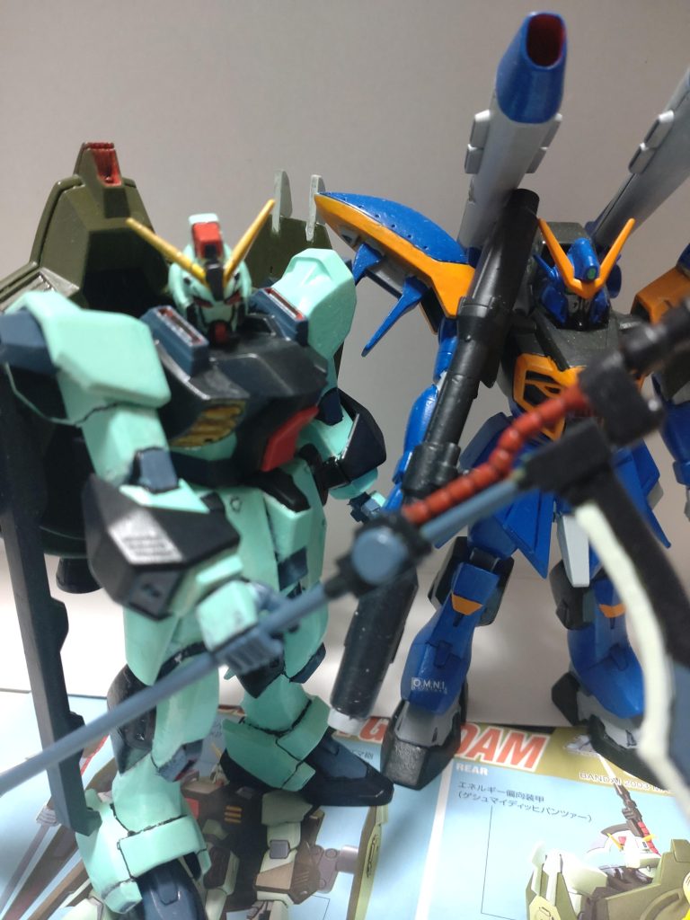 昔作ったカラミティと。これもコレクションシリーズです。HGよりスタイル良くて良いかも。