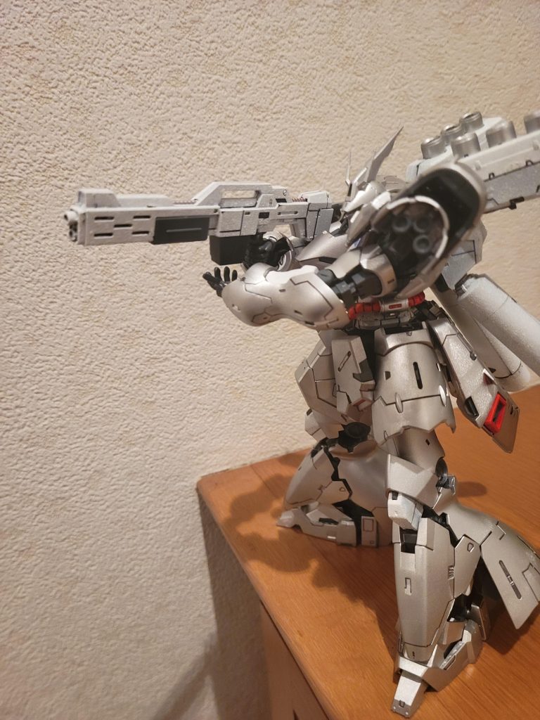 サザビー百式銀–3枚目/制作者：エアリアルsei