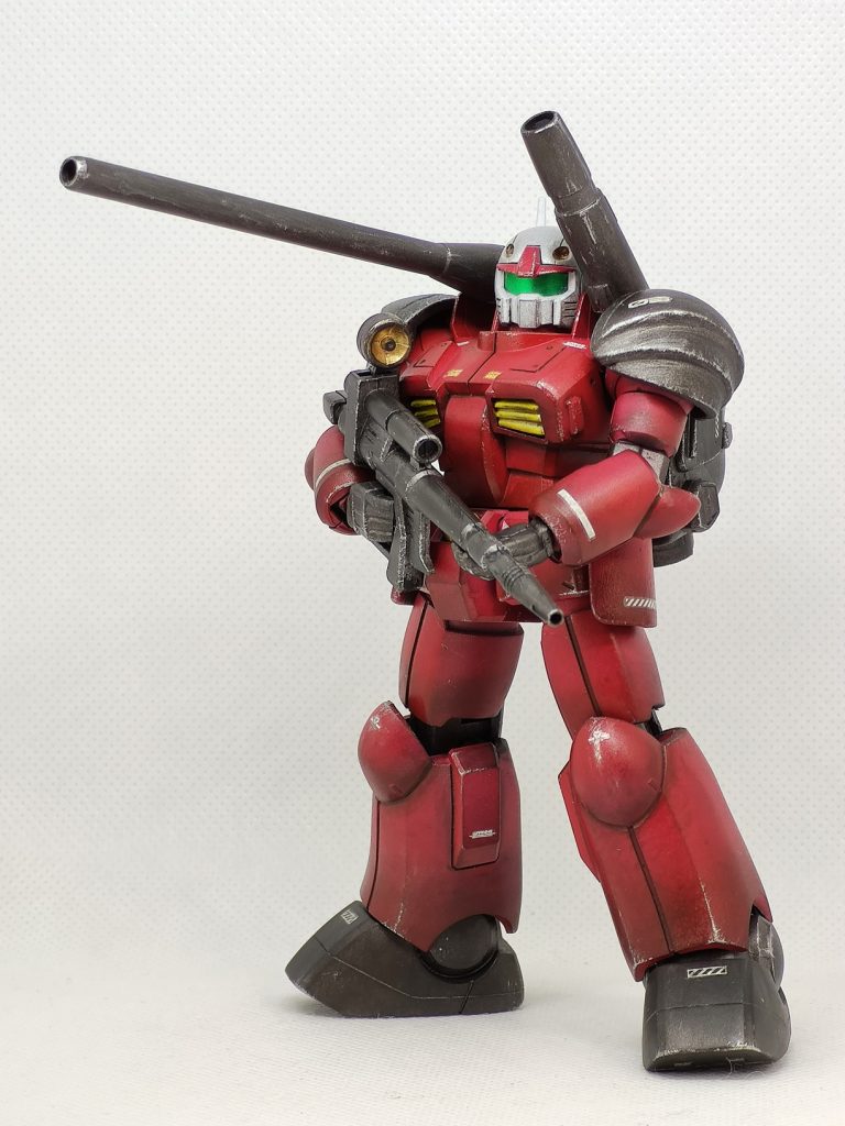 その他の改修点としては両肩と腰部に装甲を追加して、胸部装甲を厚くしています。（マッチョ感増）