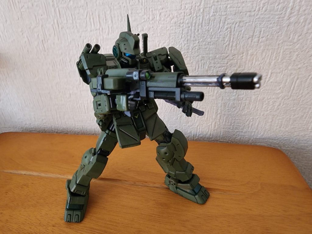 ミニガンは黒いサーフェイサーを塗った上で細かく塗装しました