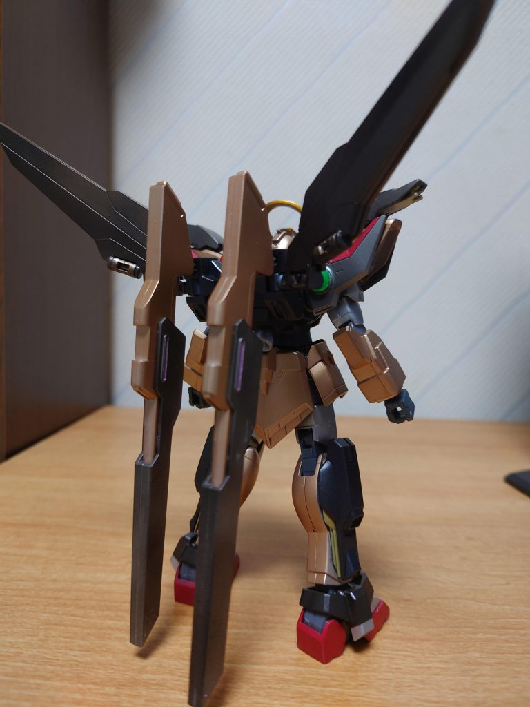 斜めバック。ダブルエックスのサテライトをそのまま背負わせてるので自立は重くても安定しますw