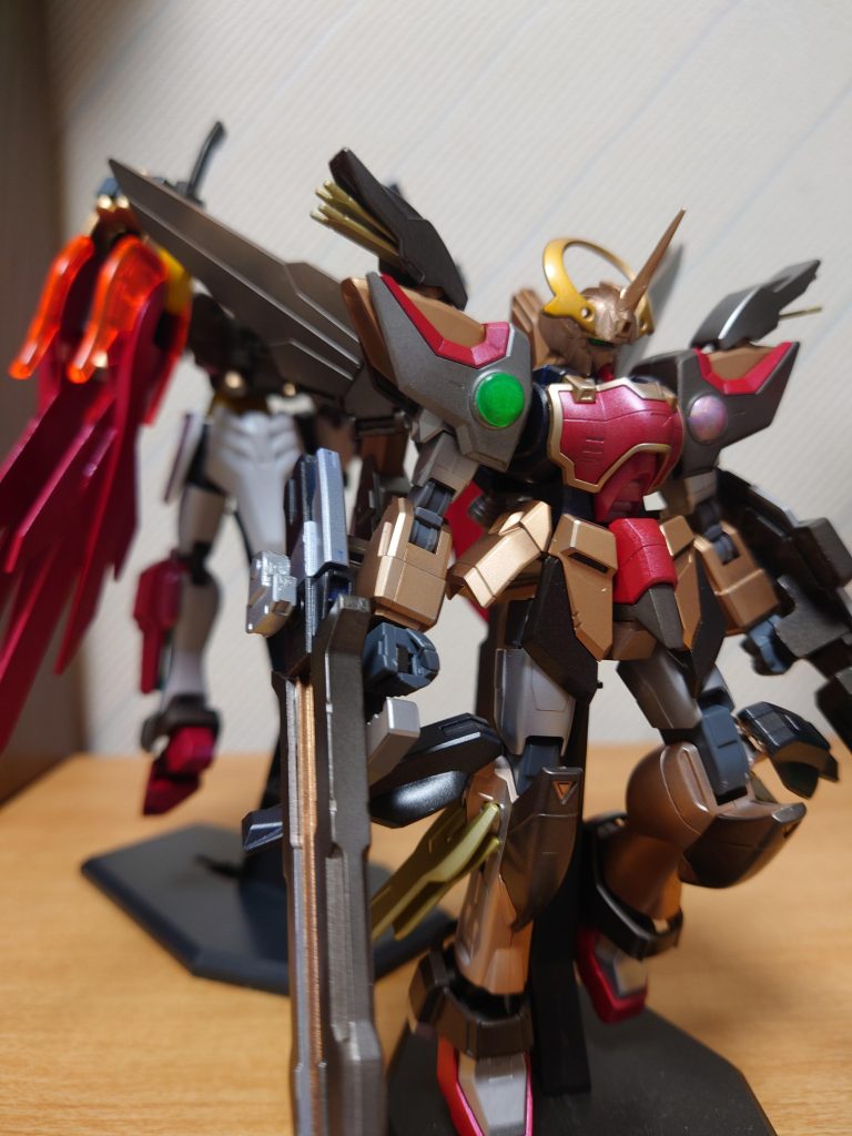 お互い羽が大きくて並べなかったので「背中は任せた！！」的なやつで締めです。途中ダブルエックスの足首ジョイントなくしてＷシリーズの関節代用したりとかちょくちょく事故はありましたが無事完成して一安心ですw最後まで見て頂いた方ありがとうございましたm(_ _)m