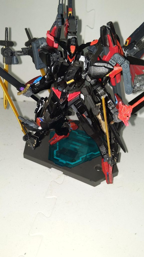 主人公のカラスマの機体「バエル・フギン＝ビヨンド」「今日の俺達は機嫌が悪い…………八つ当たりに付き合って貰うぞ………!!!」