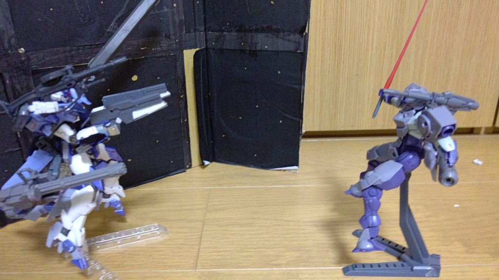 ハインドリー&エイルリントのパイロット「これでもくらえぇぇぇ!」先に銃を撃ったのは…   うわぁぁぁぁぁぁぁぁぁぁぁぁ!