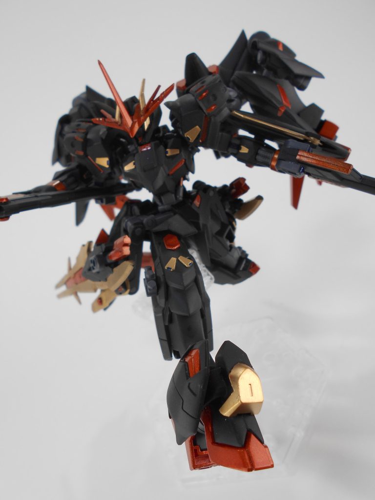 レッグプロテクター、「ラスーム」。「ラスーム」はドイツ語で「瞬電」のアナグラムです。