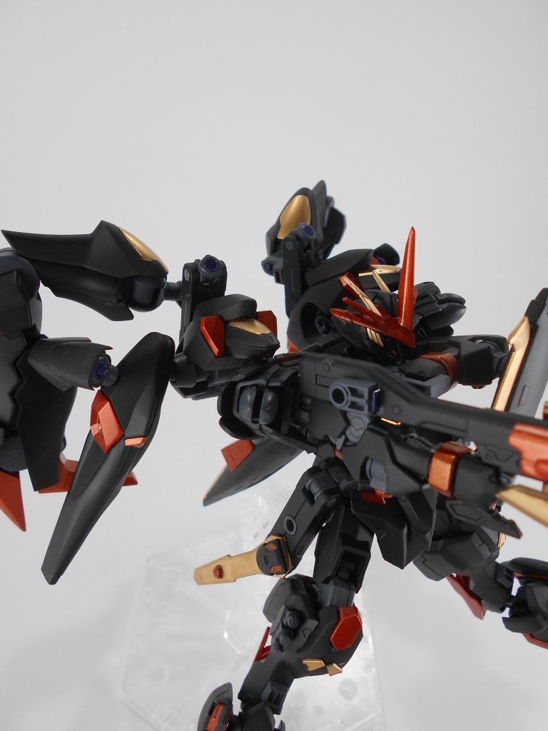 パーメットスコア上昇形態、「フェルレク」。バックパックからスコープを展開し、狙撃性能及び周囲の情報取得能力が向上。「フェルレク」はドイツ語で「電界」のアナグラムです。