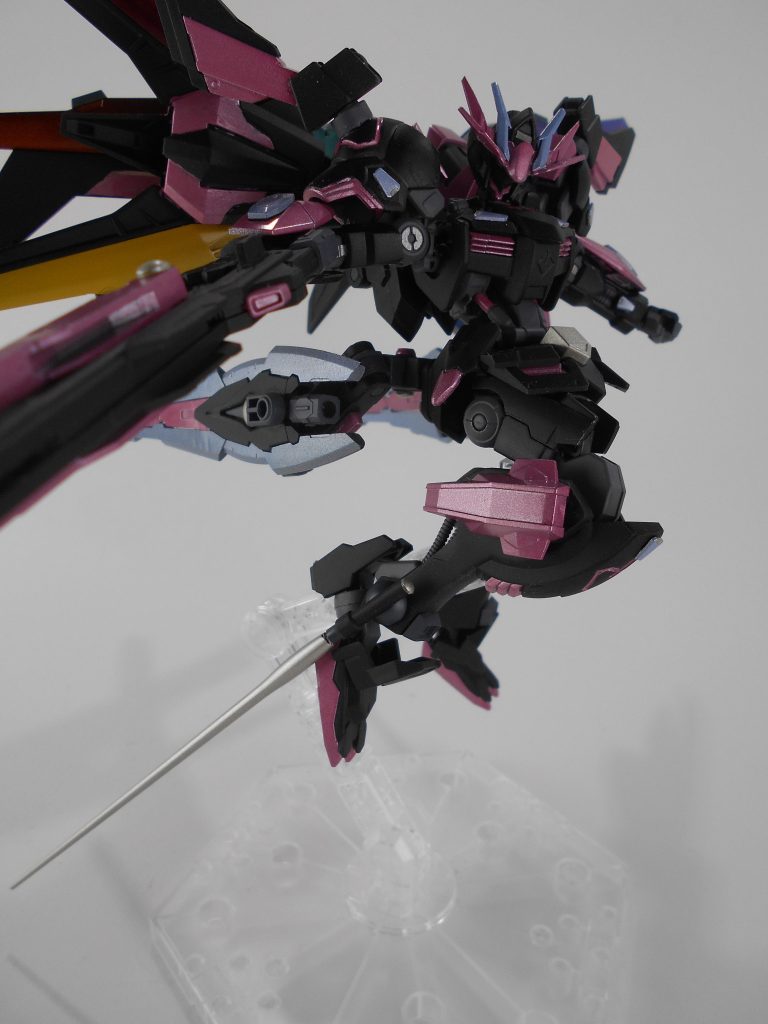 脚部ビームサーベル、「モアーナ」。「モアーナ」はスウェーデン語で「月虹」のアナグラムです。