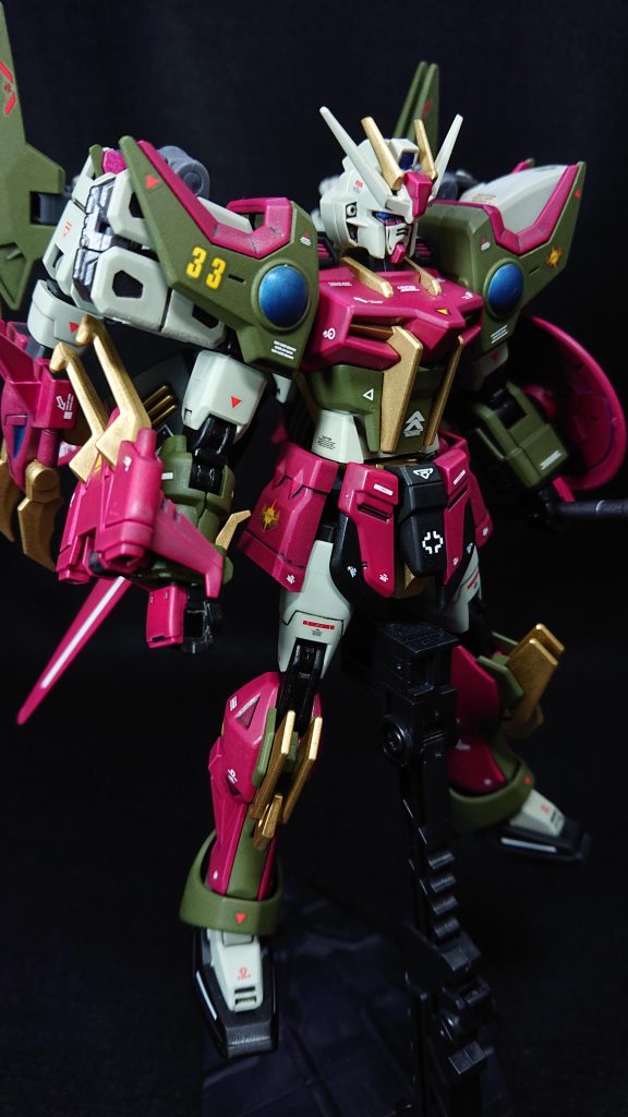 頭部    :ストライクボディ   :ストライク腰部    :ジーエンアルトロン肩     :シェンロン腕部    :シェンロン脚部    :ジーエンアルトロンバックパック:エールストライカー武装    :ソードメイス(バルバトスルプス)       シールド(シェンロン)