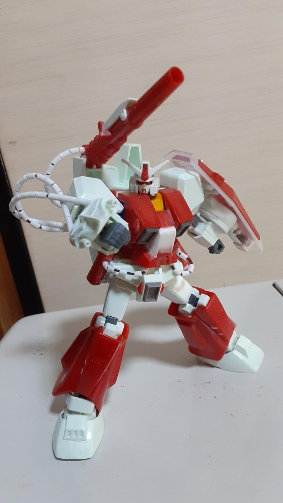 そこそこポーズができるように可動域を持たせてます。