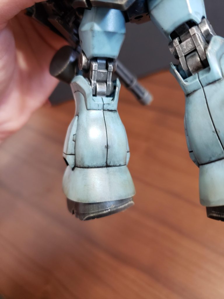 間接を部分塗装、ススよごれの表現にウェザリング、陸戦ということで、砂の汚れを表現するため、ウェザリングマスターのサンド等二種類を混ぜました。