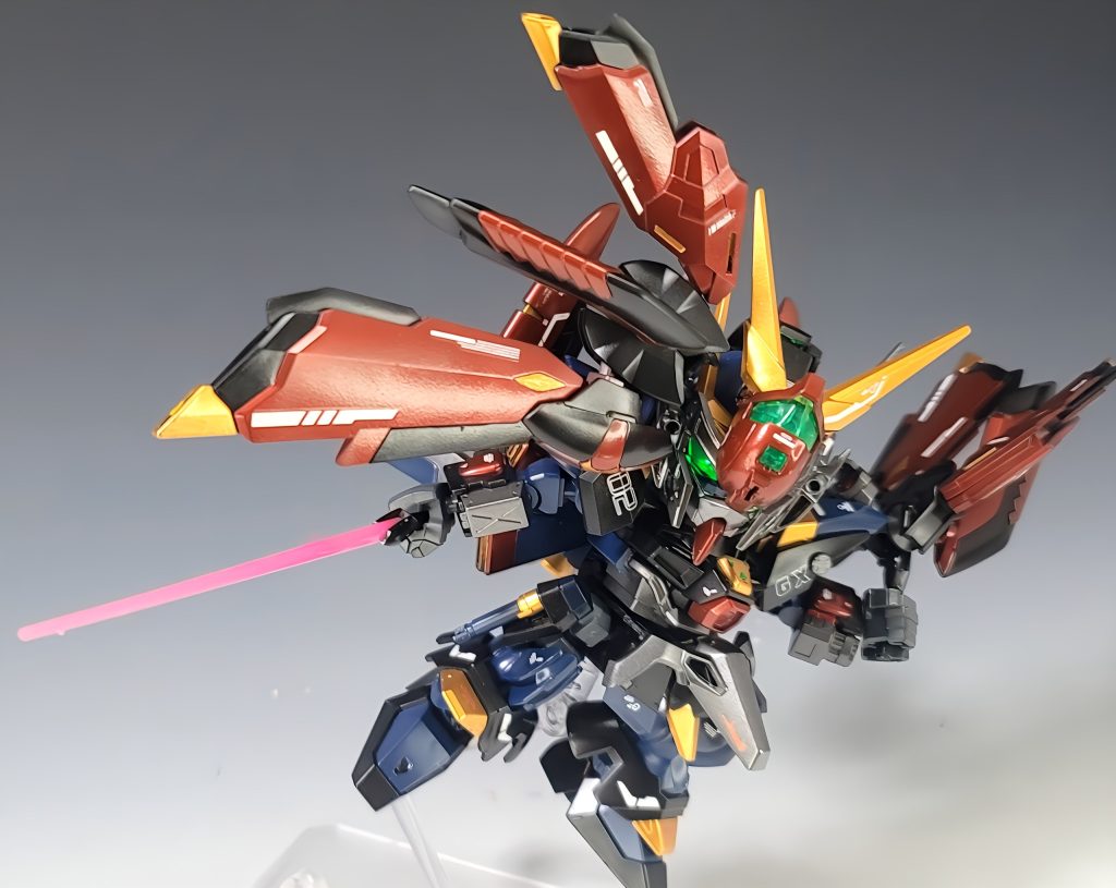 フェニックスのサーベルもマウントしてます「チッ、癪だが良く斬れる……!」