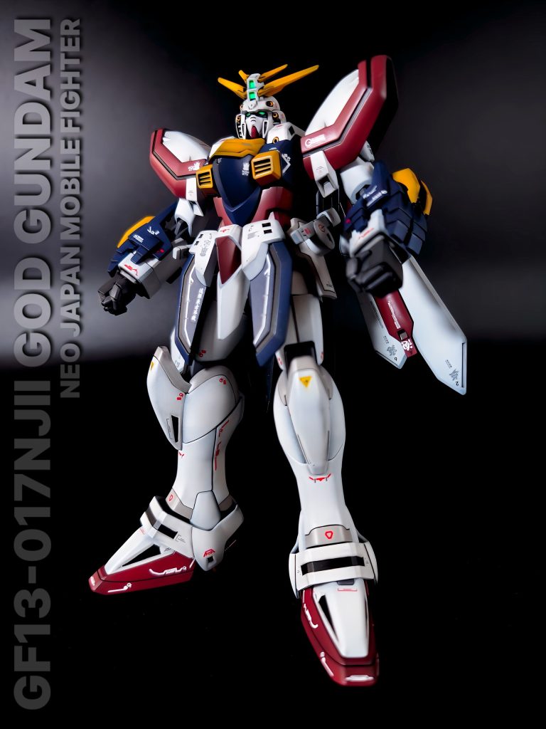 とは言っても大した事は一切やってません。ちょっとした塗り分け、RGのデカール買ってきて貼り付けたぐらいです。全塗装しているので付属のシールは使ってないです。ツインアイの塗装が一番しんどかった…(２回やり直しました)