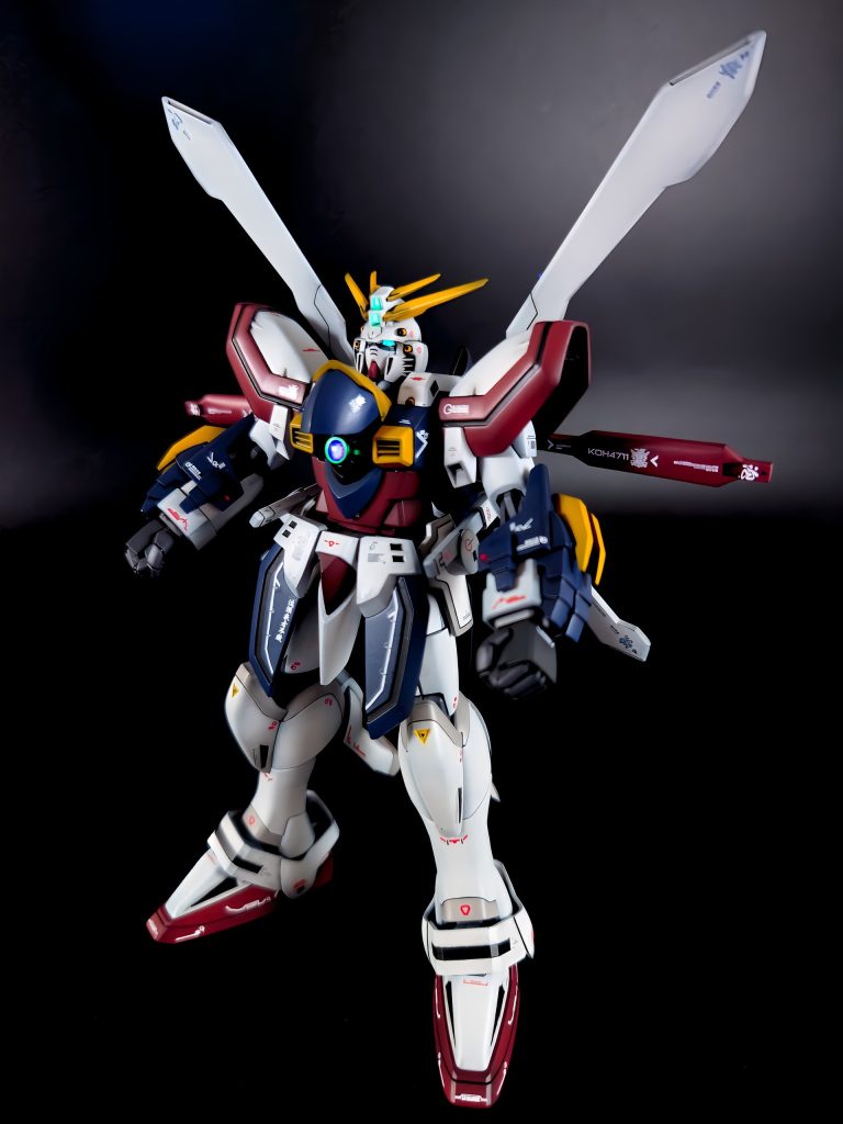 そしてハイパーモードへ展開。いつもは肉抜きに対してそんなに目くじらを立てる事はないのだけれど、今回はダメ！絶対に！！なぜかと言うとせっかくのデカール貼れないほどの穴だから😂エネルギー発生装置の赤いパーツはきっちりと埋めさせてもらいました。それにしてもなんであんなえげつない肉抜き穴になったんだろうか…意図がわからん