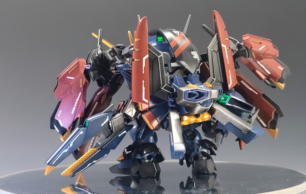 背面バックパックにもフェニックスを取り込んだ跡が。トルネードガンダムのブースターはプラ板で肉抜き埋めがしてあります。